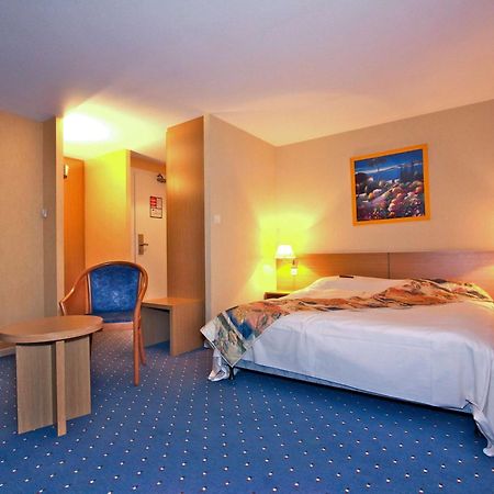 Mercure Hexagone Luxeuil Exterior foto